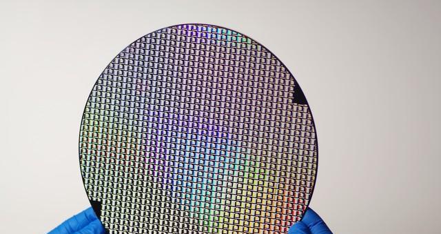 中國大舉“造芯”：7個(gè)月進(jìn)口1855億芯片設(shè)備，創(chuàng)新紀(jì)錄(圖7)