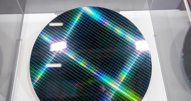 中國大舉“造芯”：7個(gè)月進(jìn)口1855億芯片設(shè)備，創(chuàng)新紀(jì)錄(圖8)